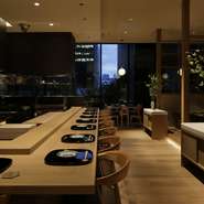 選りすぐる食材は、今治・四国、さらには西日本の秀逸なものばかり。記念日や接待など特別な日の会食にふさわしいお店です。非日常の演出を穏やかに、そしてくつろぎながらゆっくりと味わうことができます。