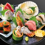 日本全国から届く旬の魚の『絢爛』お造り五種盛り（1人前）