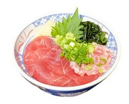 贅沢にまぐろを使用した丼です。