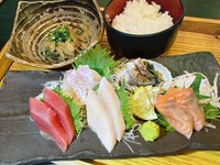その日の旬の鮮魚を取り揃えております！！鮮度抜群だから旨い！