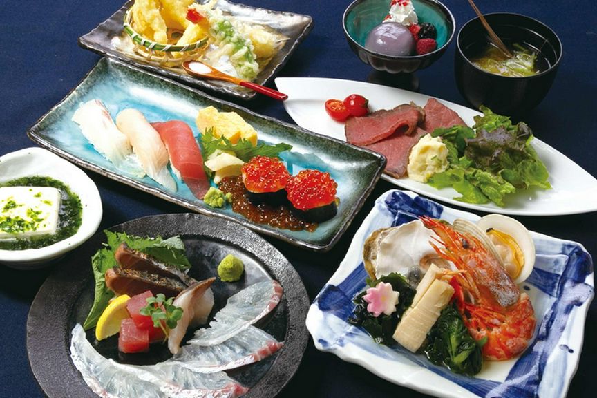 カウンター・テーブル・お座敷、用途に合わせてご用意致します。