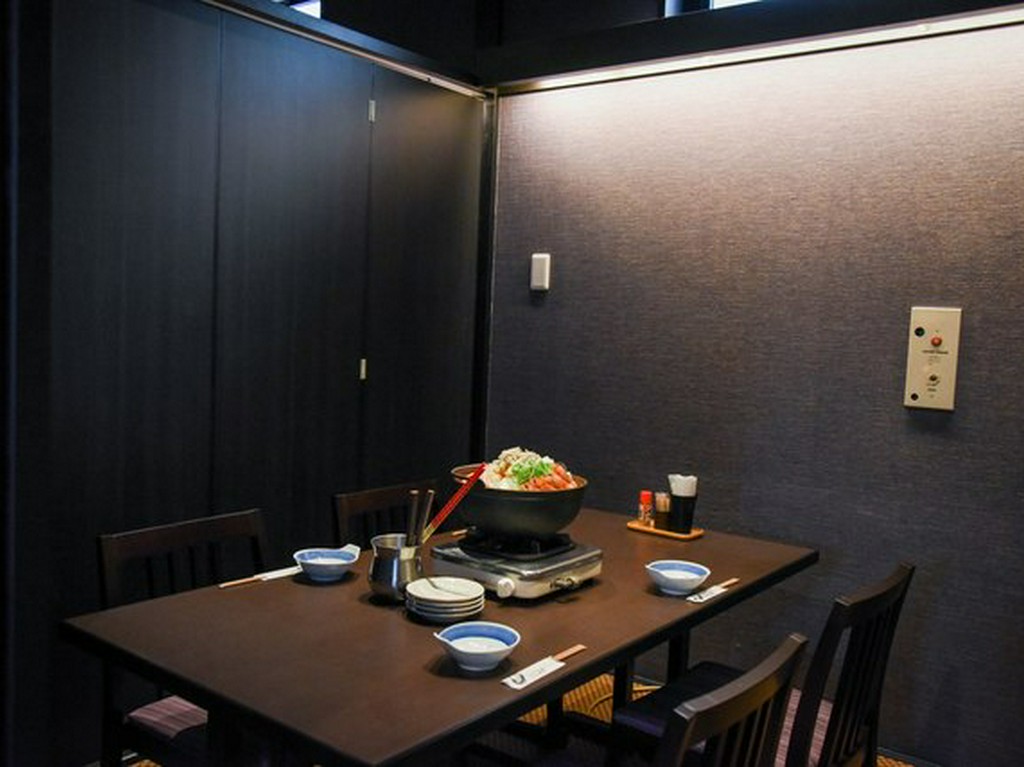 意のままに過ごせる空間とスタミナメニューで、明日への英気を