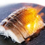 （ハーフ）605円
卓上で豪快に炙ります。
※写真はハーフサイズでございます。