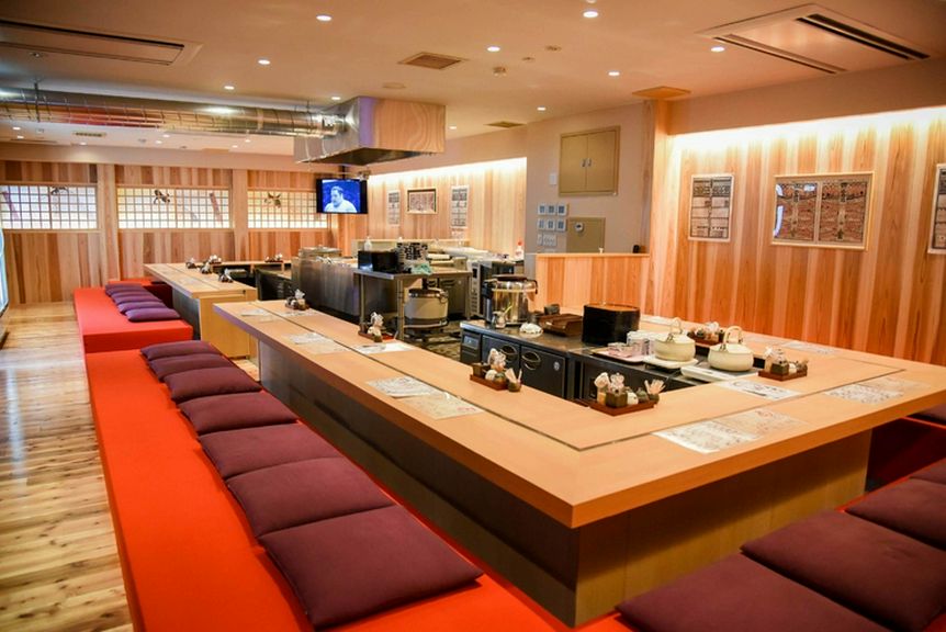 ★ちゃんこ酒場名物★コの字型カウンター★