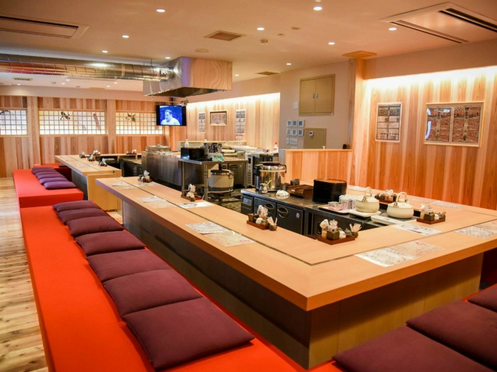 ★ちゃんこ酒場名物★コの字型カウンター★