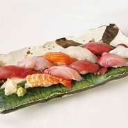寿司や刺身の海鮮商品も充実しております！