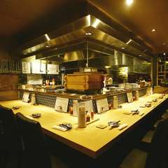 洗練されたモダンな雰囲気。「ネオ大衆酒場」で旬を味わう