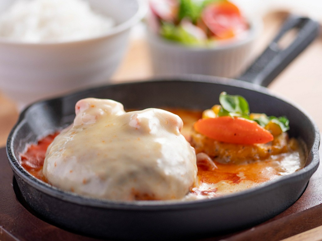 濃厚チーズを贅沢にたっぷり！！ラクレット×トマトソース