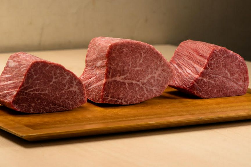 旬を味わう珠玉の焼肉を自身で体験できる一軒