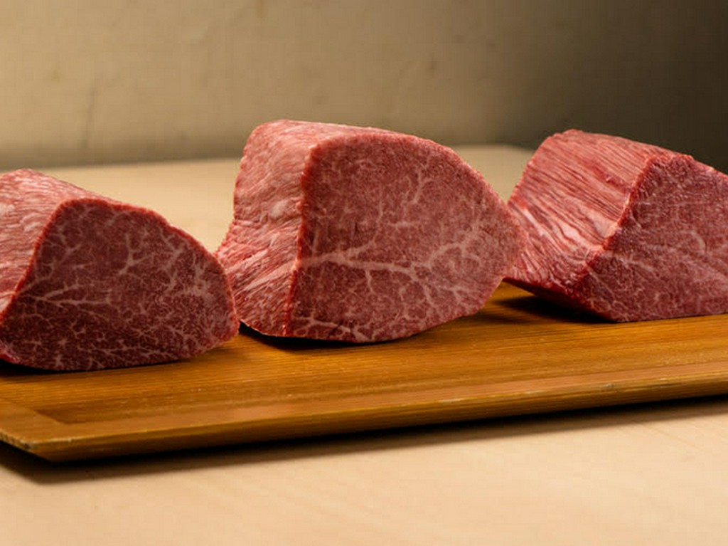 旬を味わう珠玉の焼肉を自身で体験できる一軒