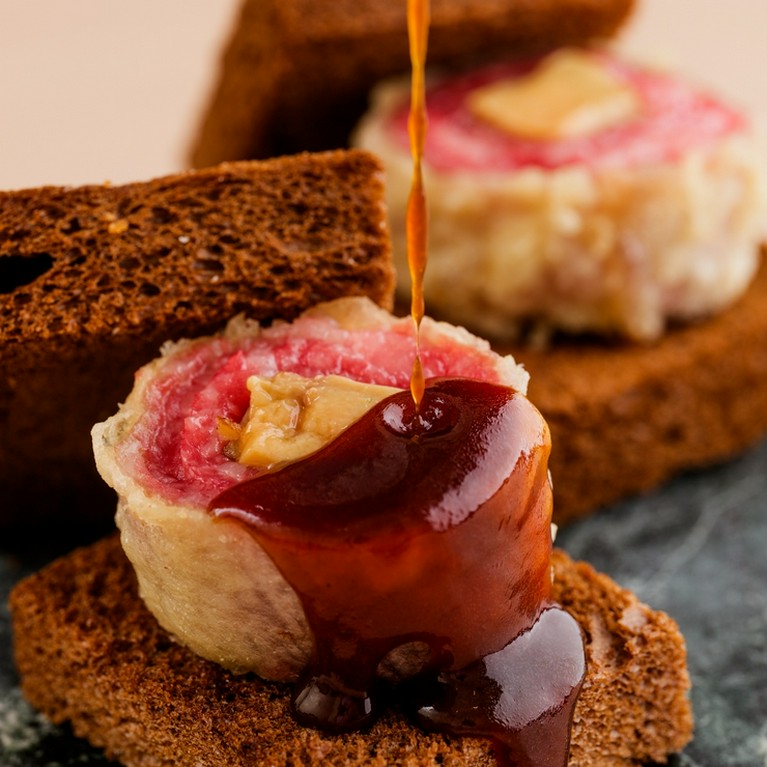 旬を味わう珠玉の焼肉を自身で体験できる一軒