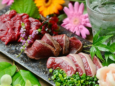 プライベート空間で食事を楽しめる個室も完備