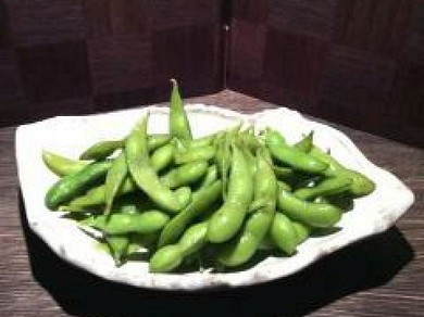 バリエーション豊富な料理を囲んで盛り上がる歓送迎会