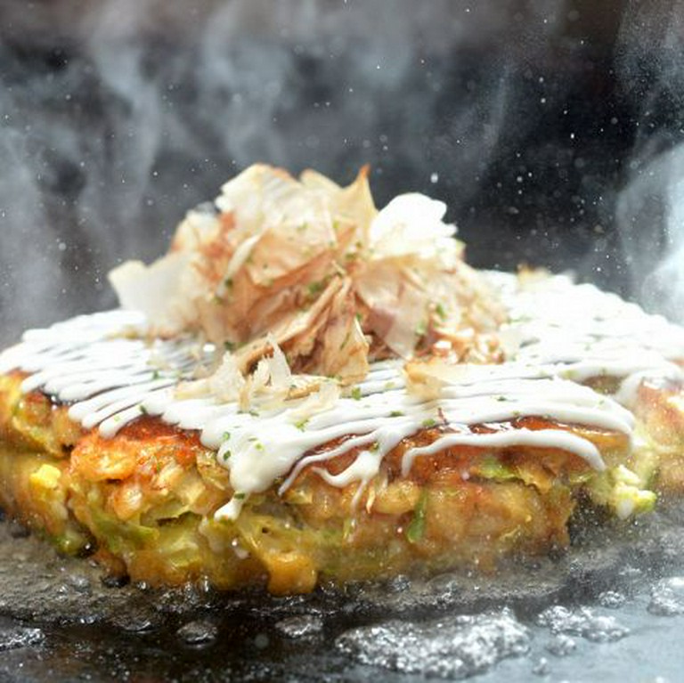 メレンゲふわふわ鉄神のお好み焼　豚玉