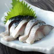 金華山沖はサバの豊漁地帯、金華ブランド！　その金華サバは、肉厚で絶妙な脂のりと〆加減。生姜醤油との相性は抜群!!