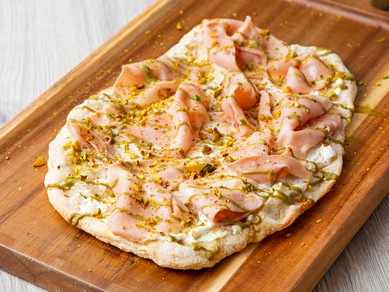 日本では珍しい絶妙な逸品！『モルタデッラとピスタチオ』