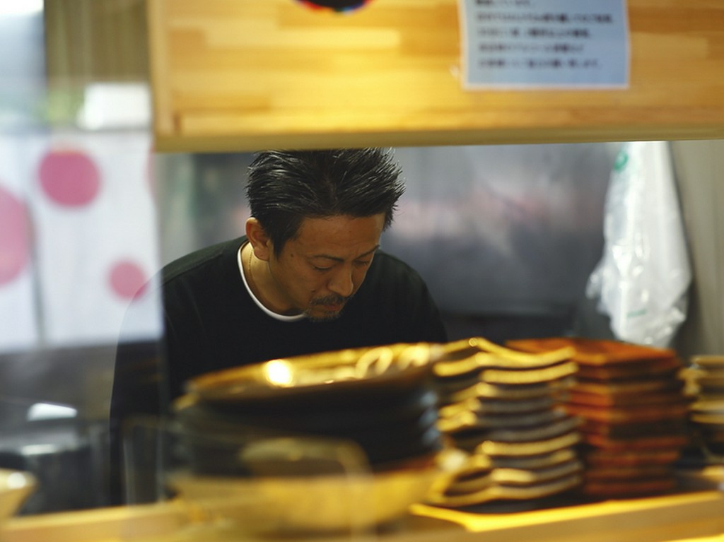 常に目配りを忘れずに、おいしい料理とくつろぎの時間を提供する