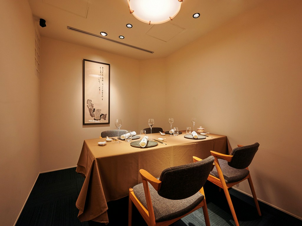 寛いだひとときを過ごせる個室は2室あり