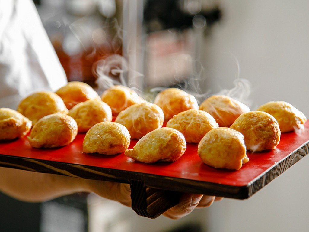 大阪名物お好み焼きに加え、地方の味にもこだわりあり