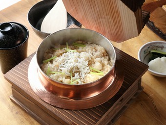 ふっくら香り豊かな『季節の釜飯』