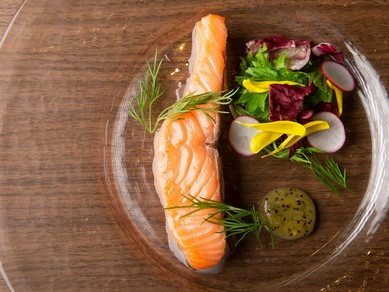 シェフの技で魅せるジャンルレスな逸品を楽しんで