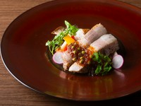 和と洋の美しいコラボレーションを堪能『豚ロースの低温調理　山椒ソース』