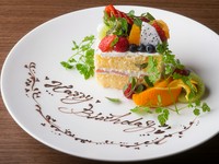 シェフが得意としているケーキを、お祝いや記念日などに是非！
※サイズは人数ご予算によって対応致します。（2名分1,800円～）
※メッセージプレートもお付けできます。