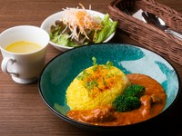 ヴィネガーとトマトの酸味を効かせたカレー。酸っぱく旨辛です！　※ライス大盛り＋100円