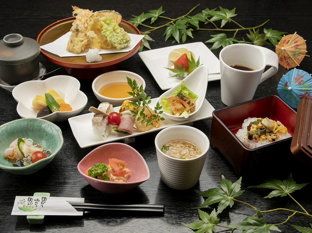母娘二人の料理人が生み出す、家庭料理プラスアルファの旬和食