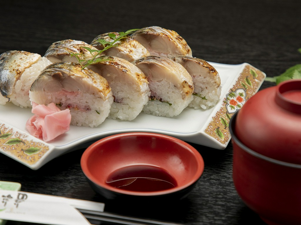 名物『炙りさば寿司』が人気！地元の味を堪能できる