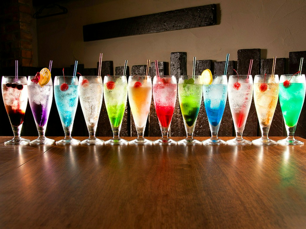 誕生石の色を再現した12種類の『Birth Stone Drink』