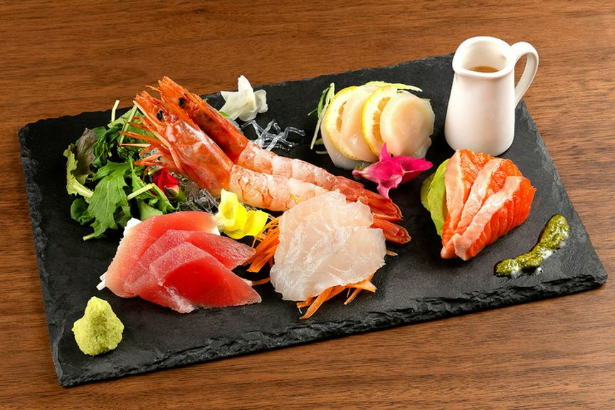 一皿すべての食材を最後まで楽しめる『刺身5点盛合せ(2人前)』