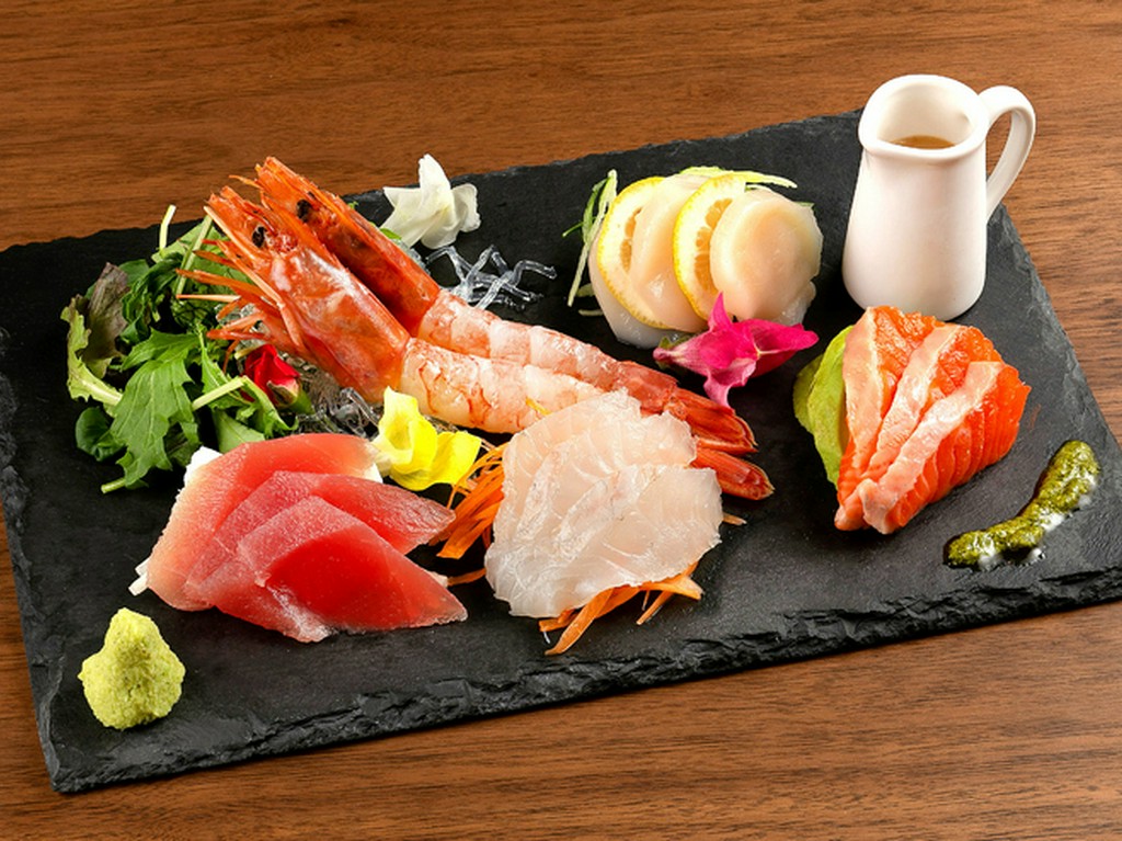 一皿すべての食材を最後まで楽しめる『刺身5点盛合せ（2人前）』