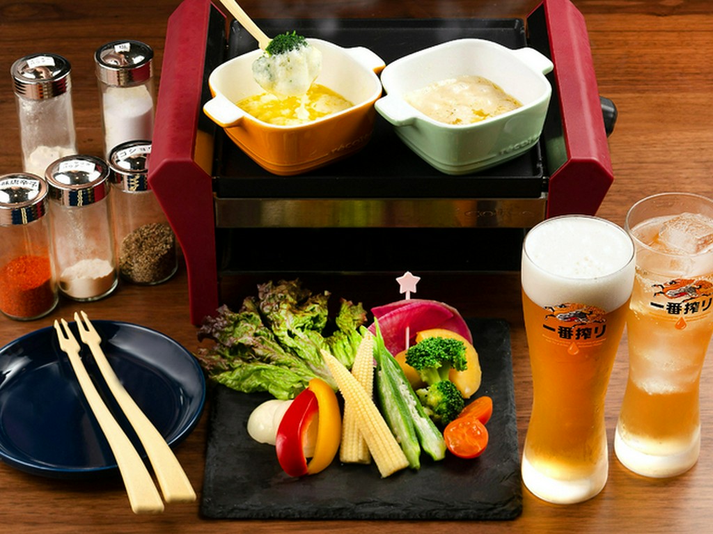 アンチョビとチーズ、2種類のソースから選べる『フォンデュセット』