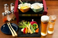 アンチョビとチーズ、2種類のソースから選べる『フォンデュセット』