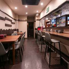 木のぬくもりが心地良さを感じさせる店内