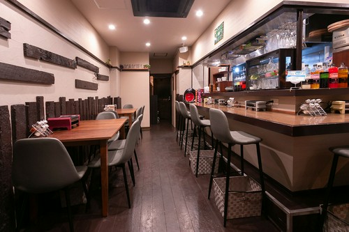 木のぬくもりが心地良さを感じさせる店内