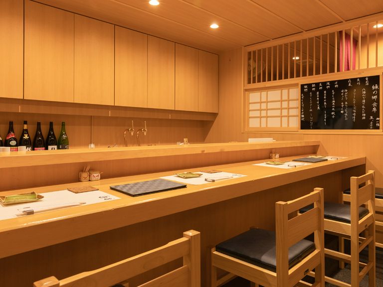 カウンター席での“おまかせ”も醍醐味