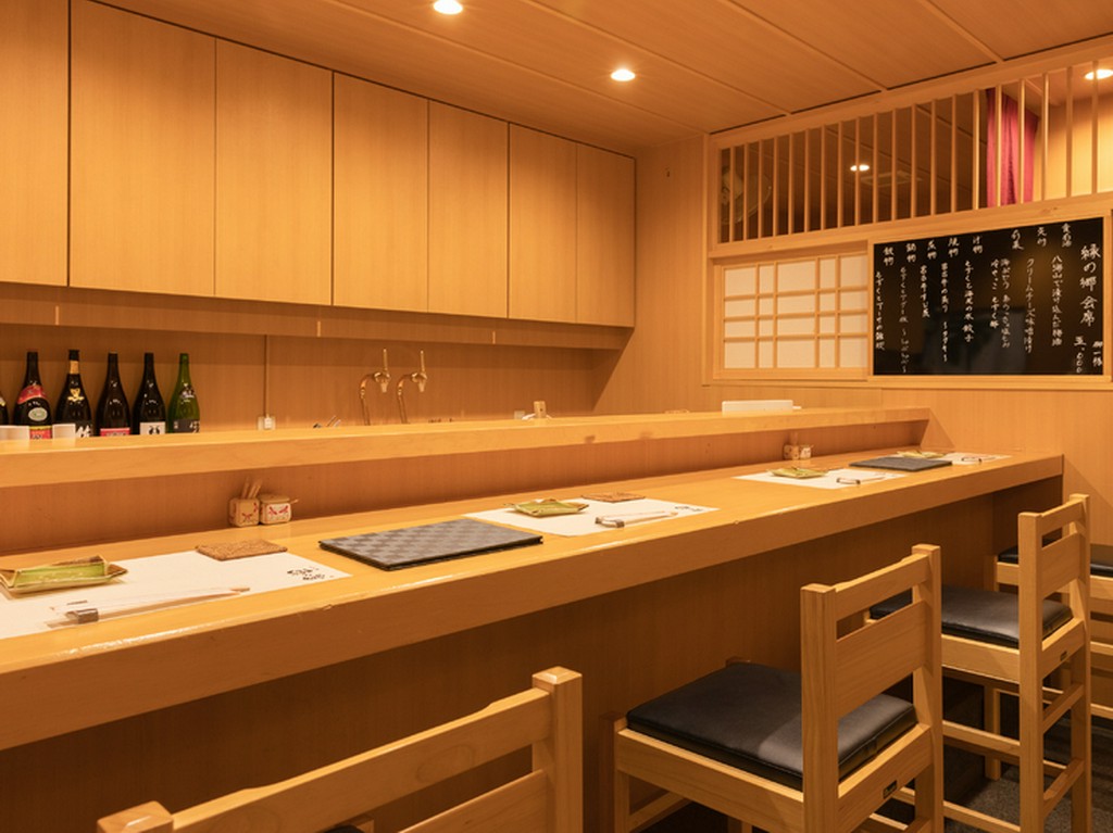 カウンター席での“おまかせ”も醍醐味