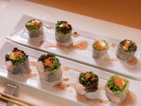 生ハムとクリームチーズの生春巻き600円海老とアボカドの生春巻き600円
