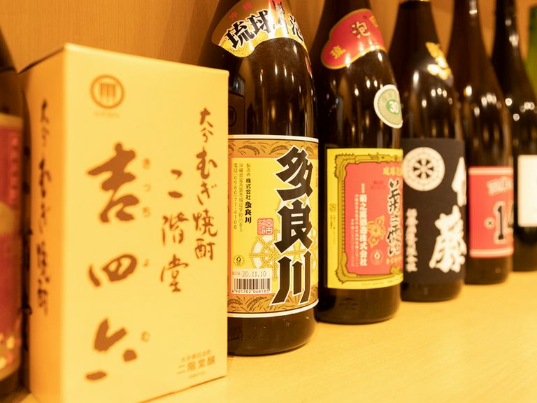 ドリンクは日本酒や宮古島の泡盛が中心