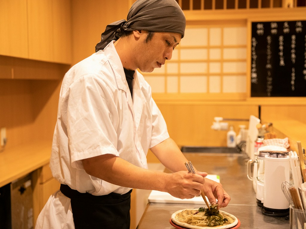 お客さまの目線で楽しい食事のひとときを組み立てる