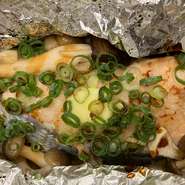 キノコの旨味が出ていて鮭とキノコが、ガーリックバターとよく合います。