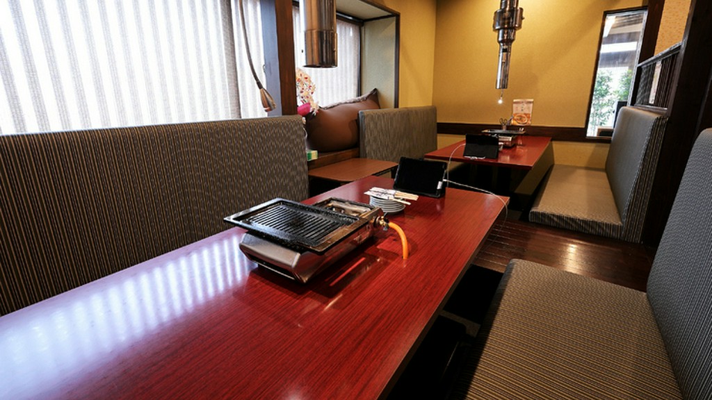 和モダンをテーマにしたくつろぎの空間で、こだわりの逸品を満喫