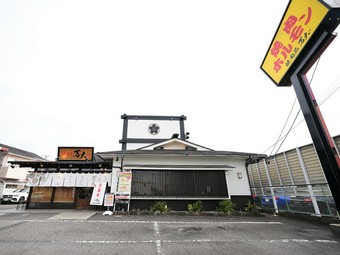 和モダンをコンセプト。それぞれに趣の異なる客席がある焼肉店
