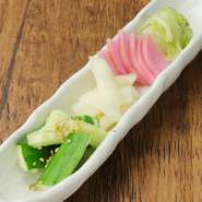 居酒屋定番の盛り合わせメニュー。キーンと冷えたビールとどうぞ！

