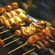 選び抜いた食材を絶妙な火加減で焼き上げています。炭火の香りが食欲をそそり、あっという間に食べ切ってしまいそう。日によって内容が異なるので「今日は何が食べられるのだろう」とワクワクさせてくれます。