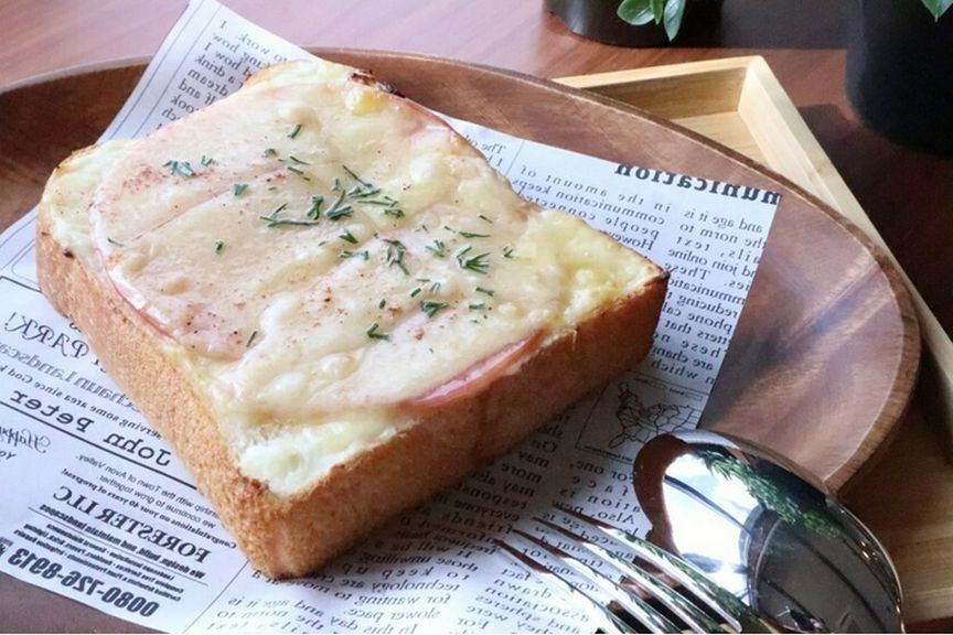 ハムとチーズの組み合わせは食欲をそそります