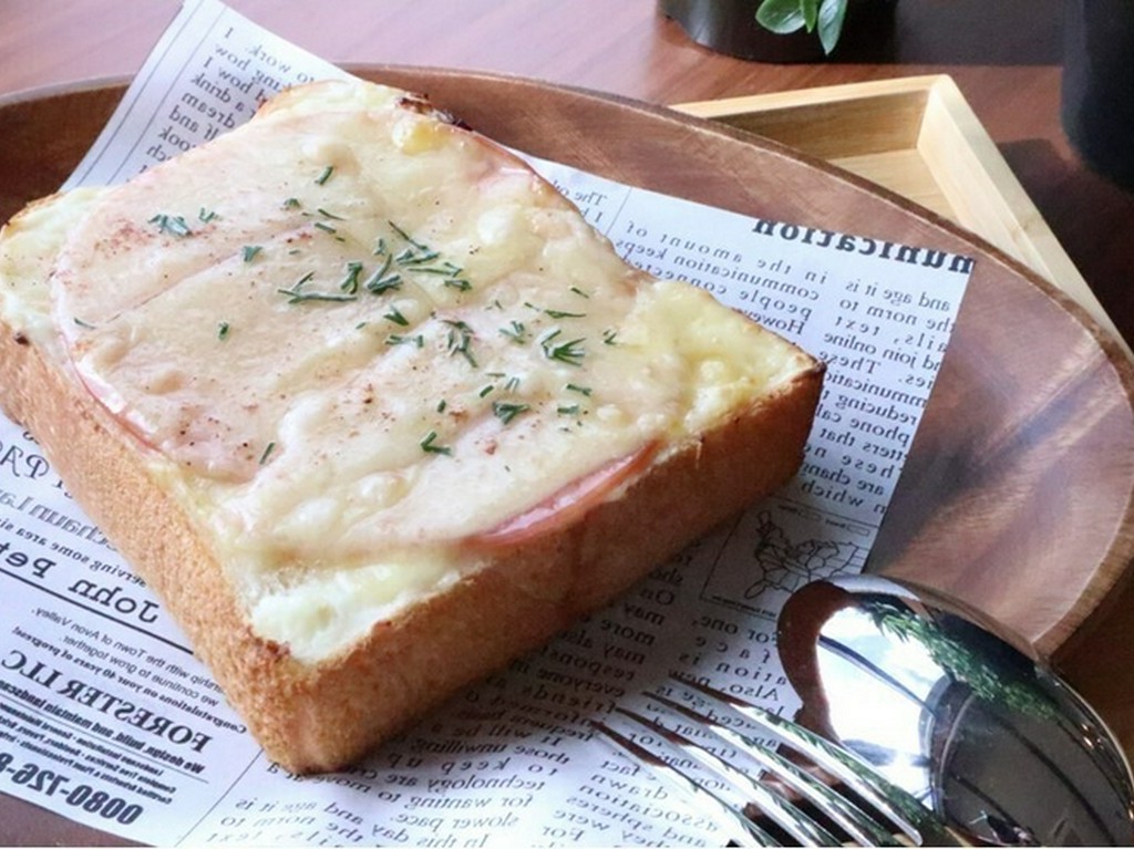 ハムとチーズの組み合わせは食欲をそそります