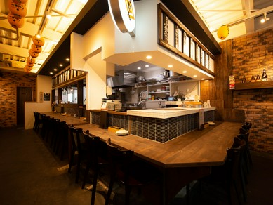 美味しい料理でお喋りに花を咲かせて